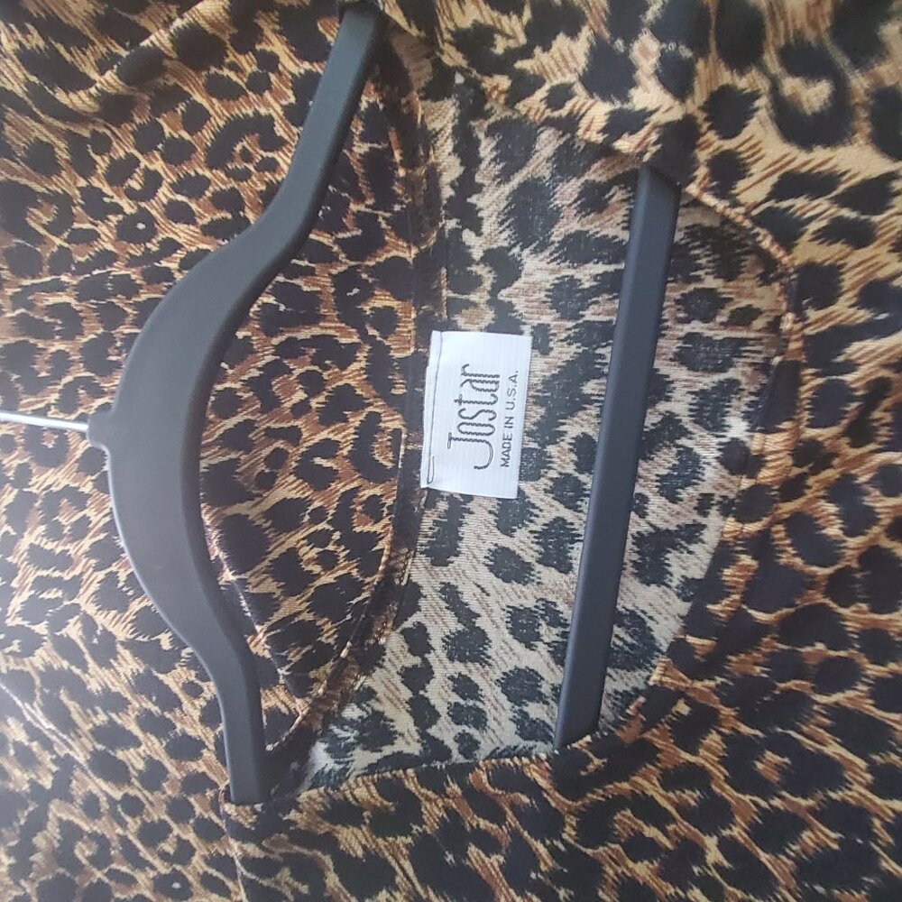 Jostar 2 PC animal print top and skirt, size Lg